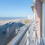 Lumina Seaview & Garage Lägenhet *