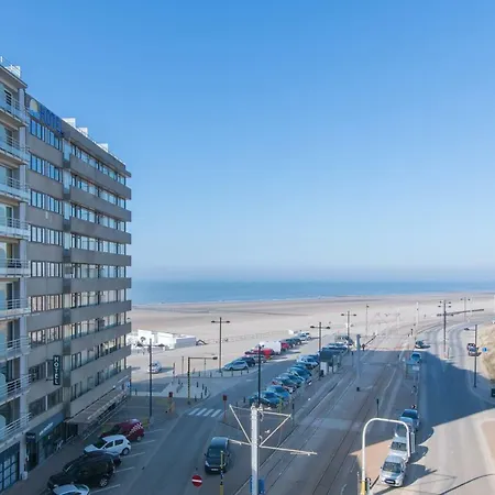 Lumina Seaview & Garage Appartement