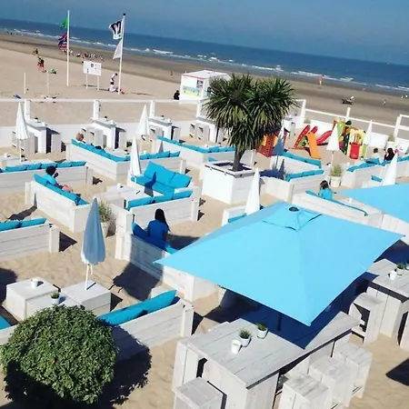 Lumina Seaview & Garage Appartement