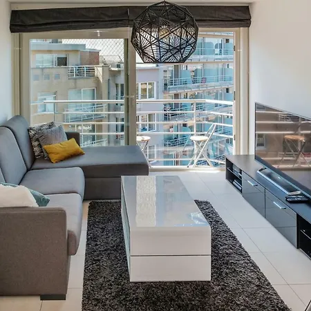 Lumina Seaview & Garage Appartement