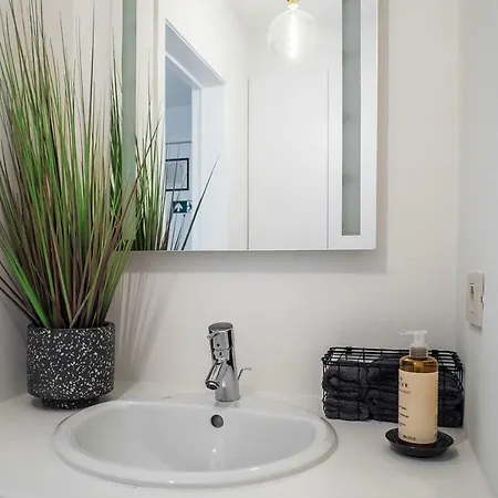 Lumina Seaview & Garage Appartement