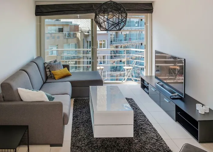 Lumina Seaview & Garage Appartement