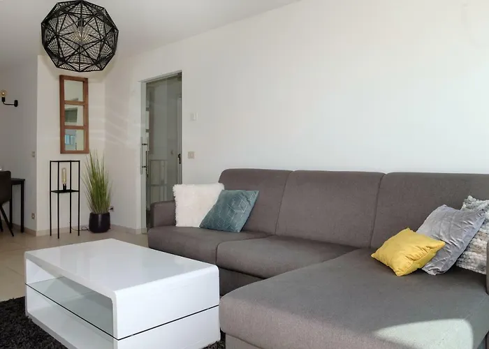 Lumina Seaview & Garage Appartement *